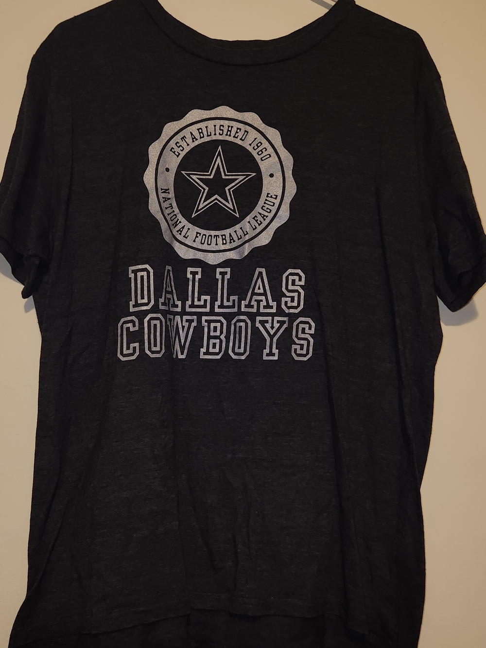 Dallas Cowboys Graphic Tee with Star Logo. XL